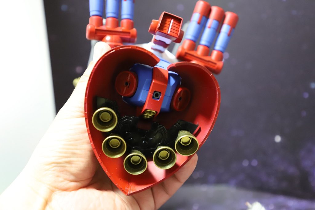 脚部を外すとこんな感じです。スカートの中には無限の可能性があります。