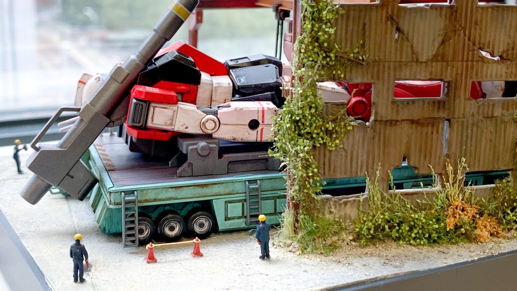 ガンダムトレーラーの誘導員です。