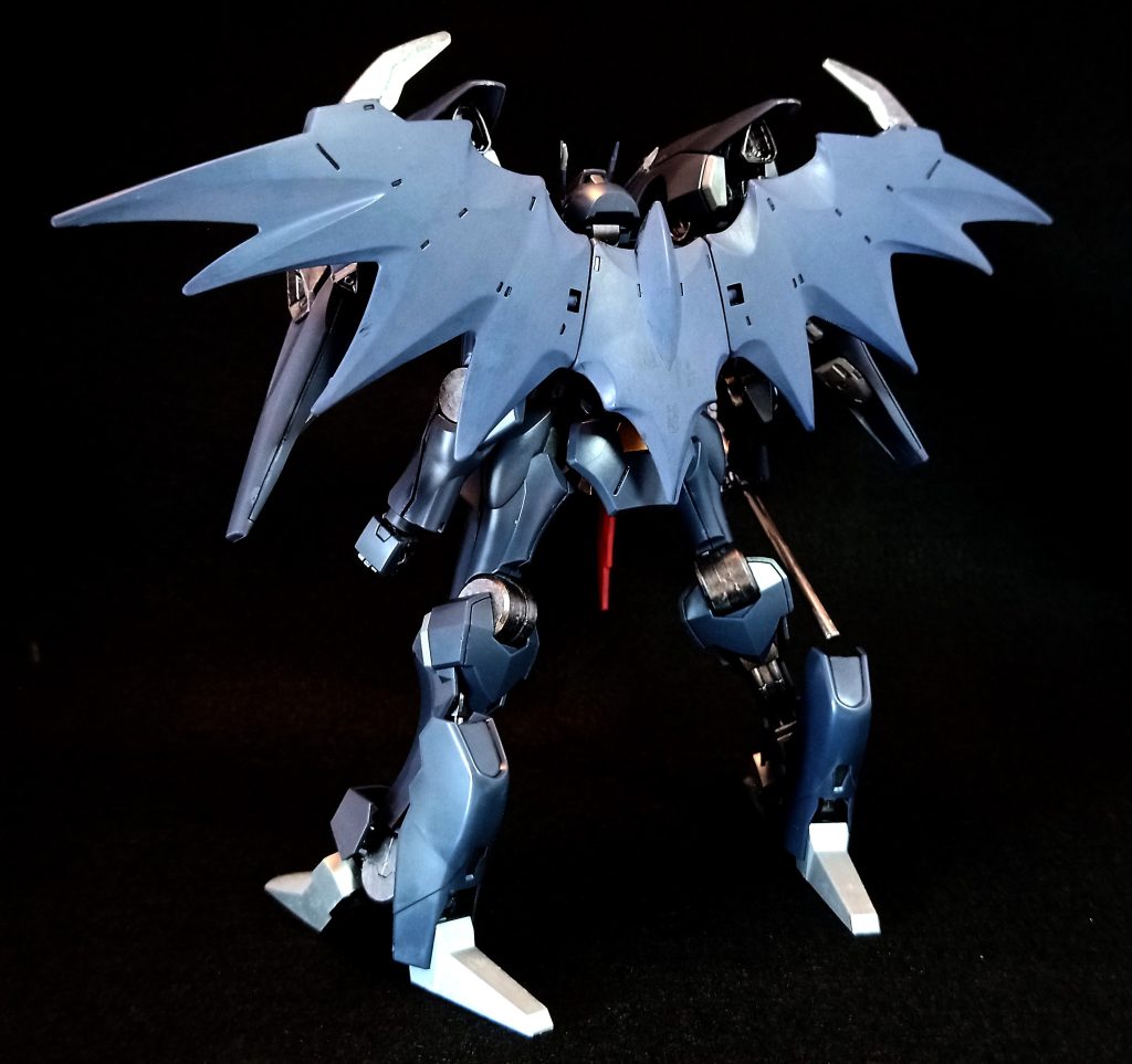 宙間戦闘の最中、高い機動力と機体色を活かして唐突に至近距離に現れ、1機ずつ確実に行動不能にしています。狙われた機体が沈黙するまでの間、運よく戦線離脱したパイロットの間では、その印象から「ナイトメア」と、本来の登録名称と同じ意図で呼ばれており、出現情報が広まっています。