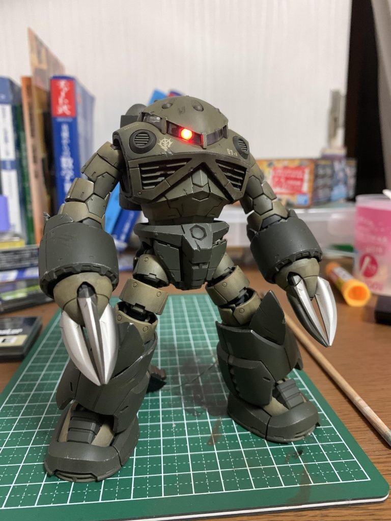 塗装とデカールが住んだ状態です。ここで自分は彩色の天才と感じていましたが、よく考えたらUC ep4に出てきたズゴックと丸かぶりでした笑