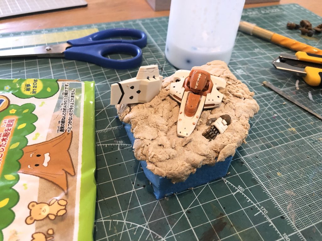 粘土の上に埋めて…