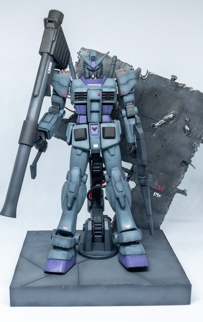 本当は両手バズーカ持ちにしたかったんですが、HGの物は持てなかったのでやむなくセット同梱のライフルにしています。今思えばハンドパーツをHGのものに差し替えればよかったですね…