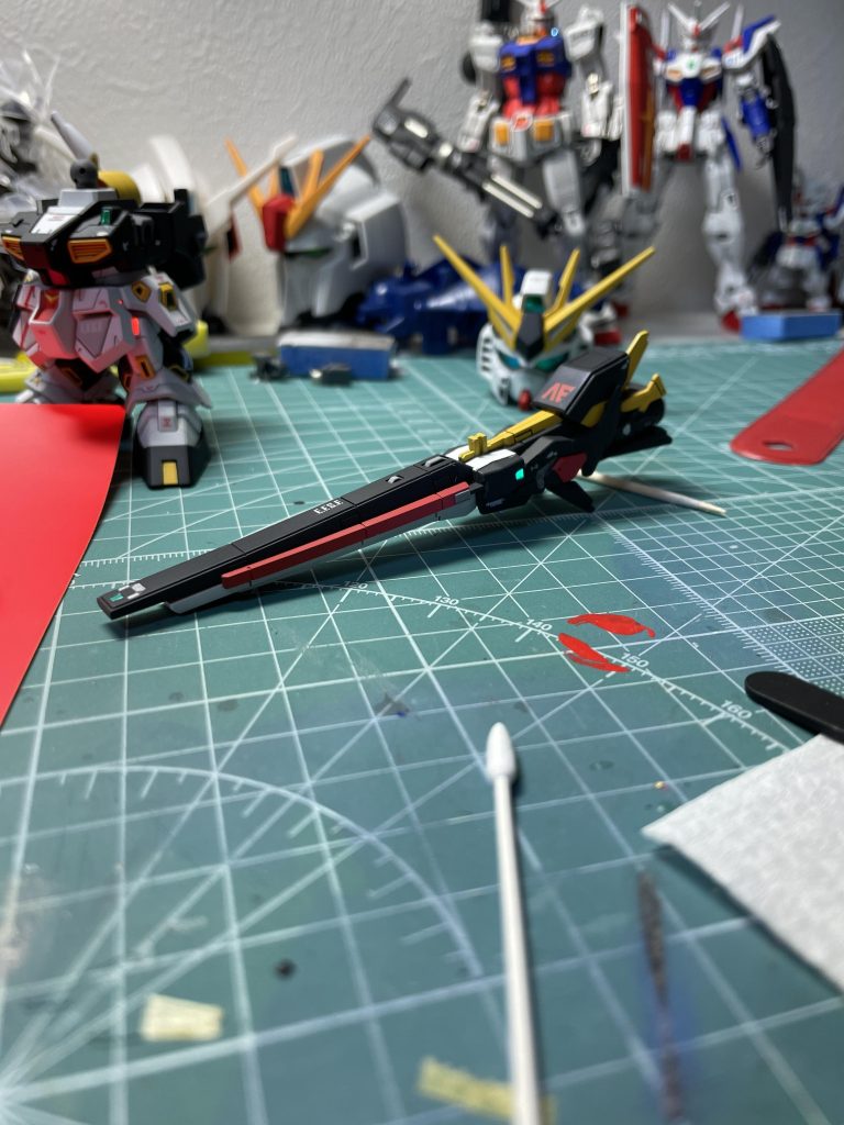 ロングレンジフィンファンネルは、グレーと白の2色しかなかったので、塗り分けが地獄でした。笑