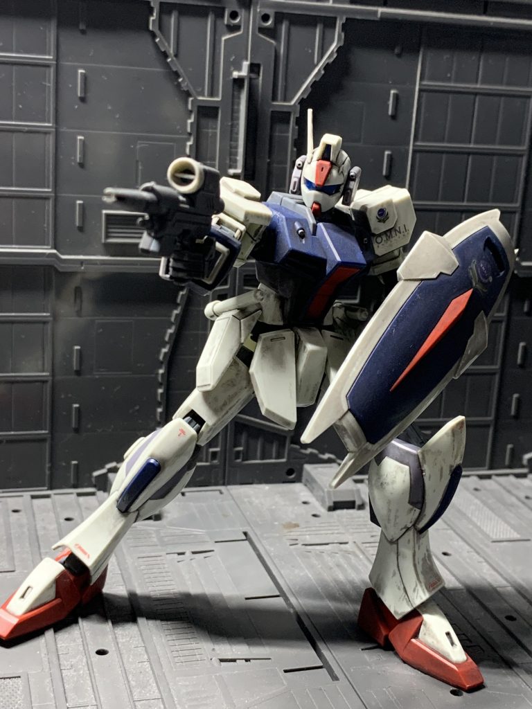 ビームカービン。トリガーに指がかからないのが許せない病気なので、ハンドパーツをHGストライクノワールから流用しました。サイズが大きいのが気になるところです。