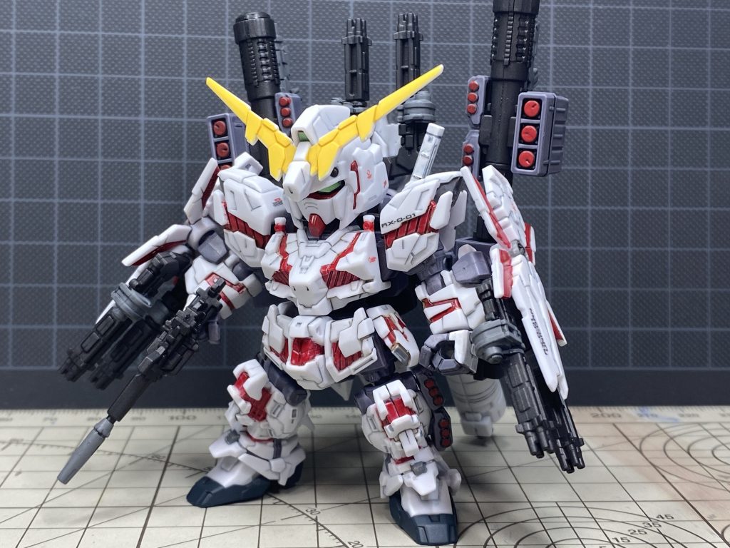 フルアーマー出撃時は覚醒前なので、フルアーマーユニコーンのNT-Dは赤のイメージですね。