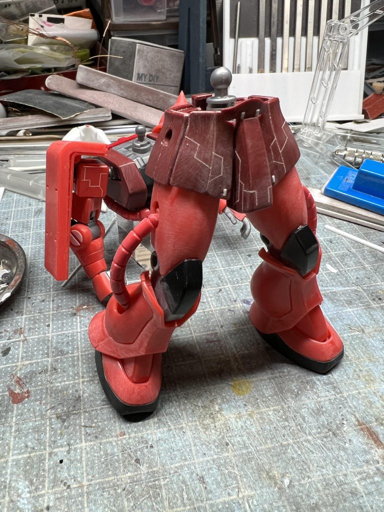 スジボリとプラ板で若干ディテール追加