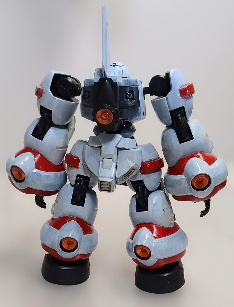 いつもの通り後ろはシンプル ウルトラ感がすごい