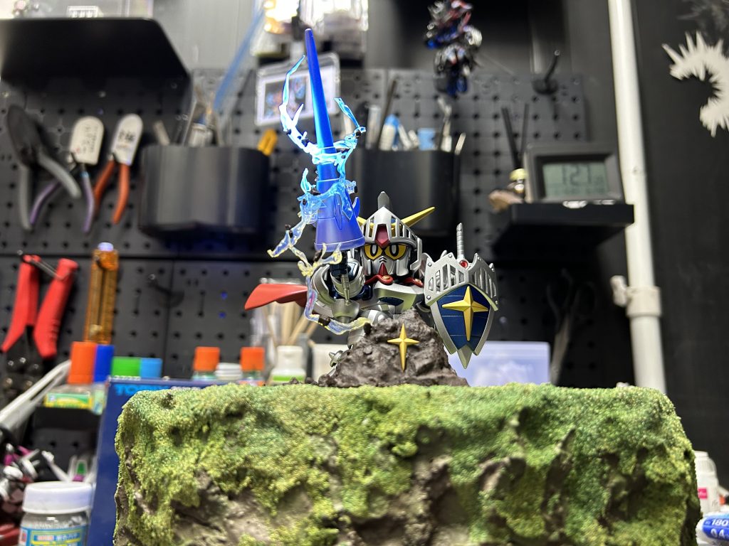 スパーク表現したかったので、電磁スピアのトップコートに蛍光クリア混ぜてます。撮影時に照明当てることで青味を中和してます。エフェクトは割愛。