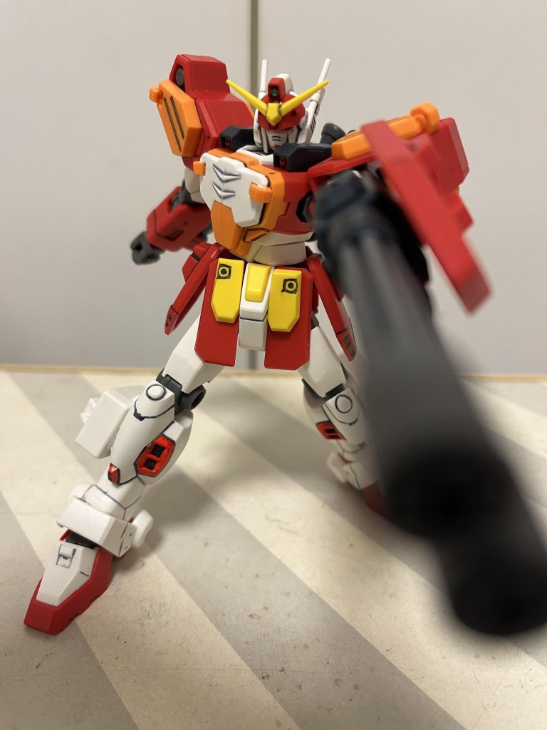 前腕だけ外して仕込みビームサーベルを再現出来たらなぁーなんて思うのですが。