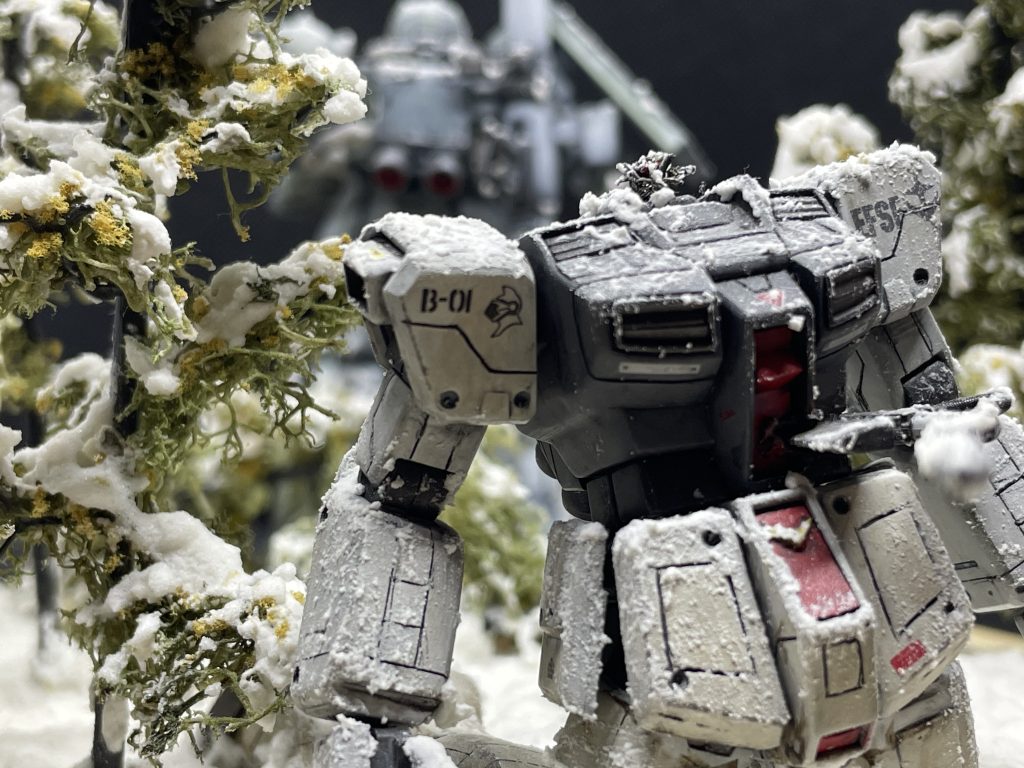 出会い頭に頭部メインカメラを破壊され、状況が把握できないままコックピットをアックスで…