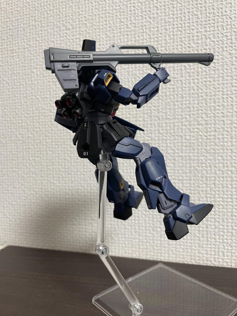 ビームライフルとバズーカーも説明書を参考に塗り分けをしました。