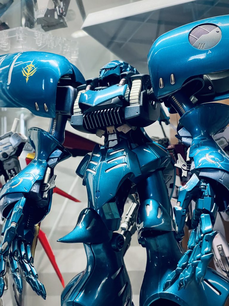 ブースから出してのショット①やや下からのアングル。照明の色や光量によってもキャンディ全体の色味、光沢感、雰囲気が変わります。