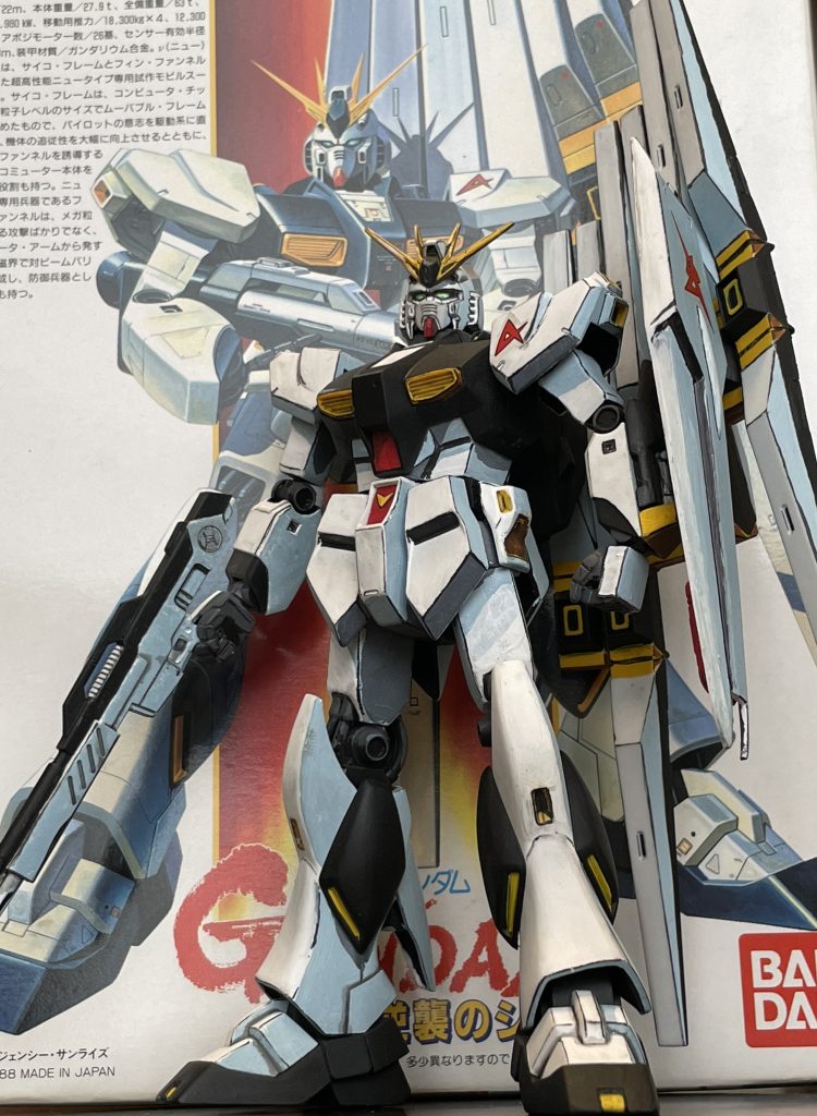旧キット1/144νガンダムは伊達じゃない–2枚目/制作者：グッピー