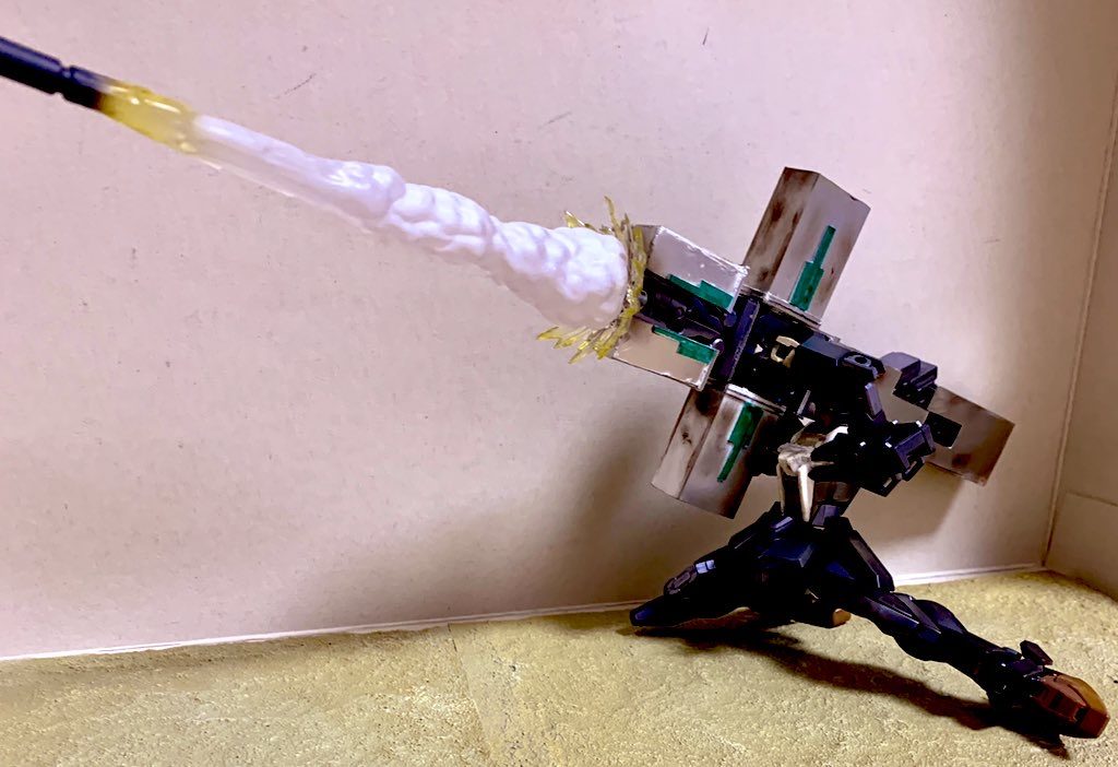 ミサイルランチャー一応肩に担いだ状態で自立します