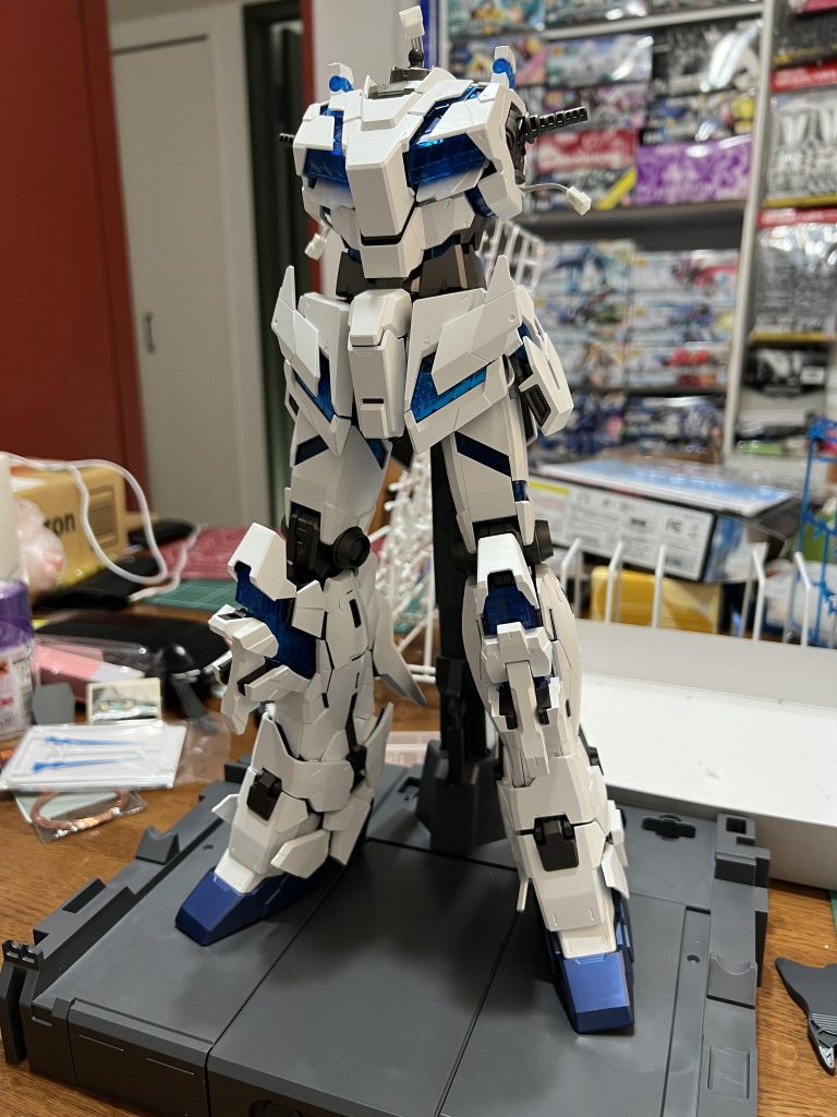 点灯テストをしながらいよいよ形になって来ました。