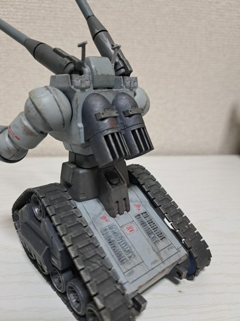 履帯や車輪?縁を中心に機体も角や多分汚れるならこんなとこ?程度に 錆なのか泥汚れなのかよくわかんないや