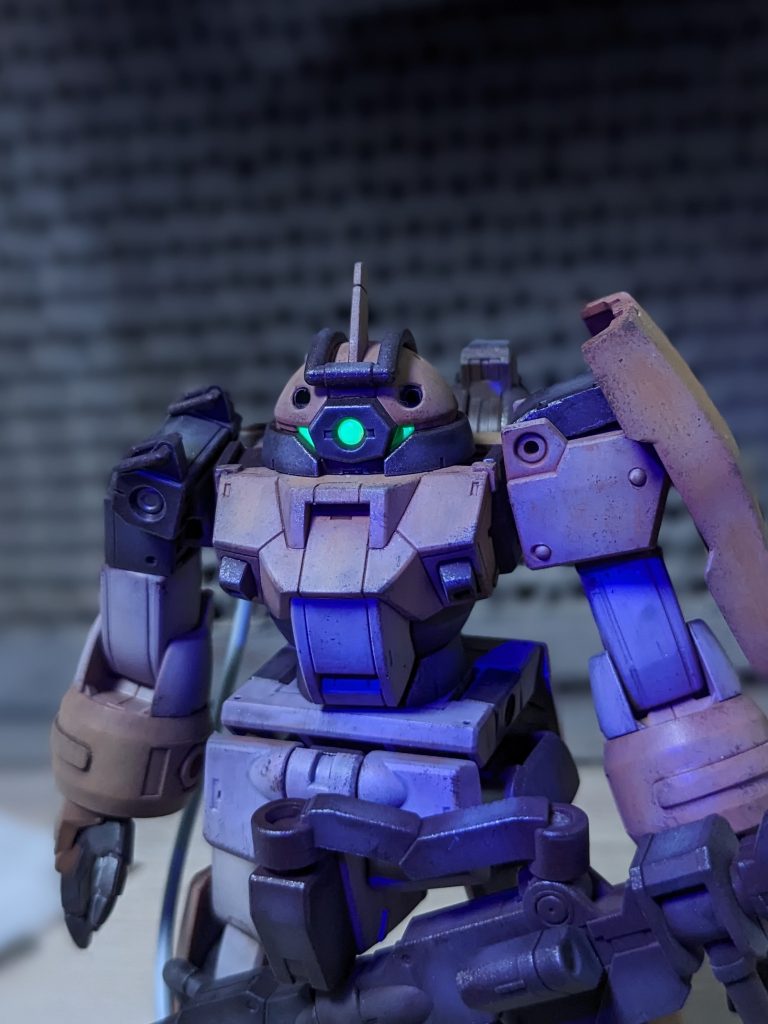 同じみの蛍光塗料でモノアイを塗ってます。この画像はよく光って満足してます！