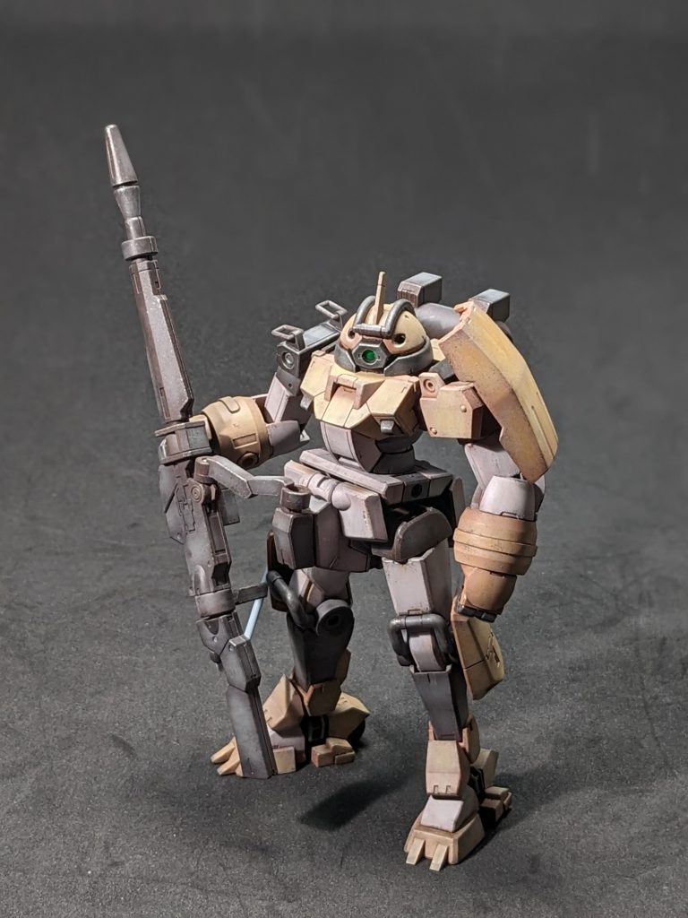 正面です。全然分かりませんがシールド腰アーマー、足首アーマー、ツメはエッジを出す為1mm延長してます。