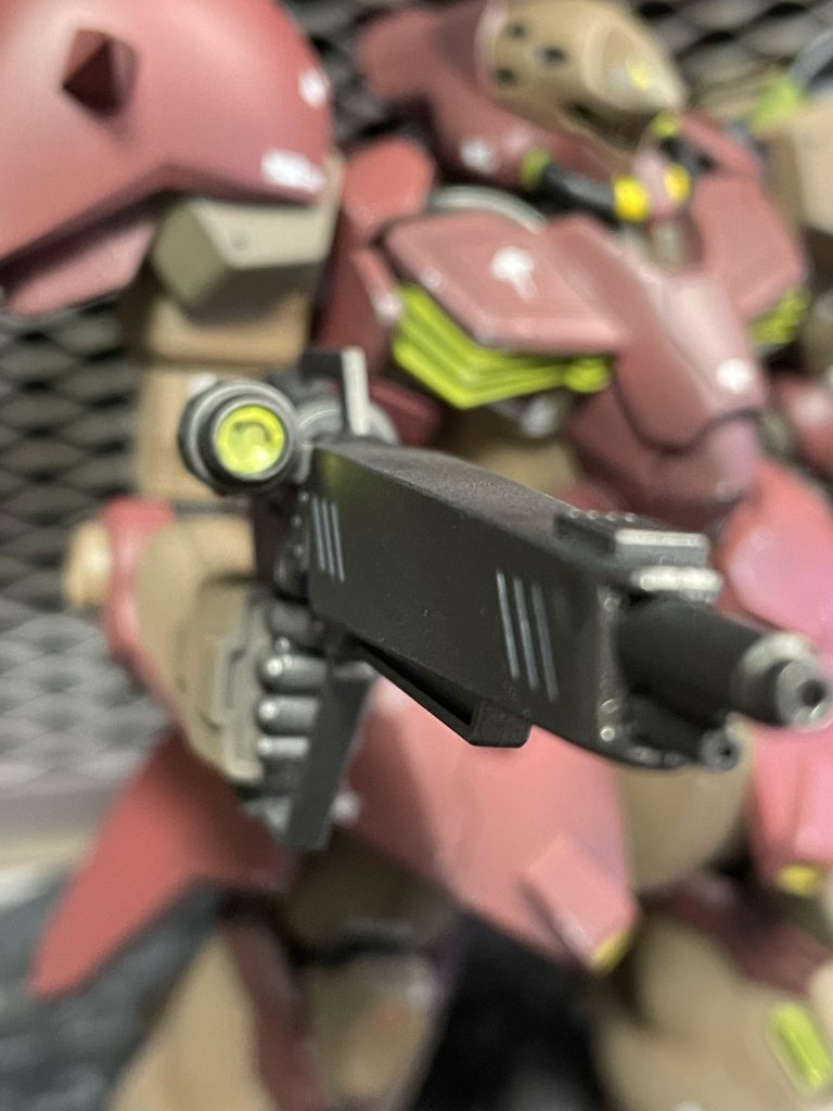 ライフルは緑ではなく自分好みの色にしてセンサーは100均のパーツを貼りました