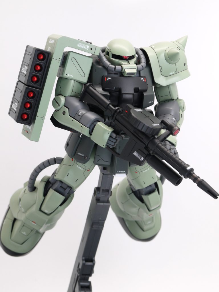 古いキットなので、アクションポーズは苦手です。直立でのディスプレイを推奨します。