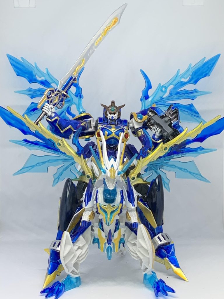 竜騎士モード。個人的には足パーツつけないコアガンダム体型の方が似合うと思ってる。