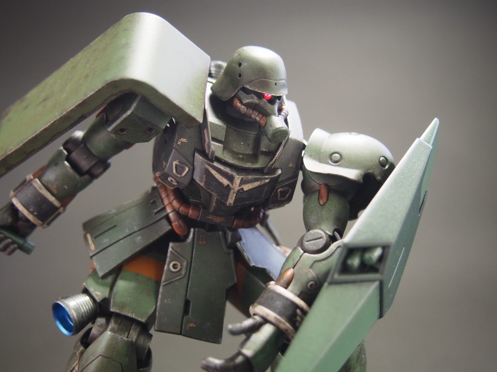 腕とシールドに百均磁石を仕込んで装着しています。