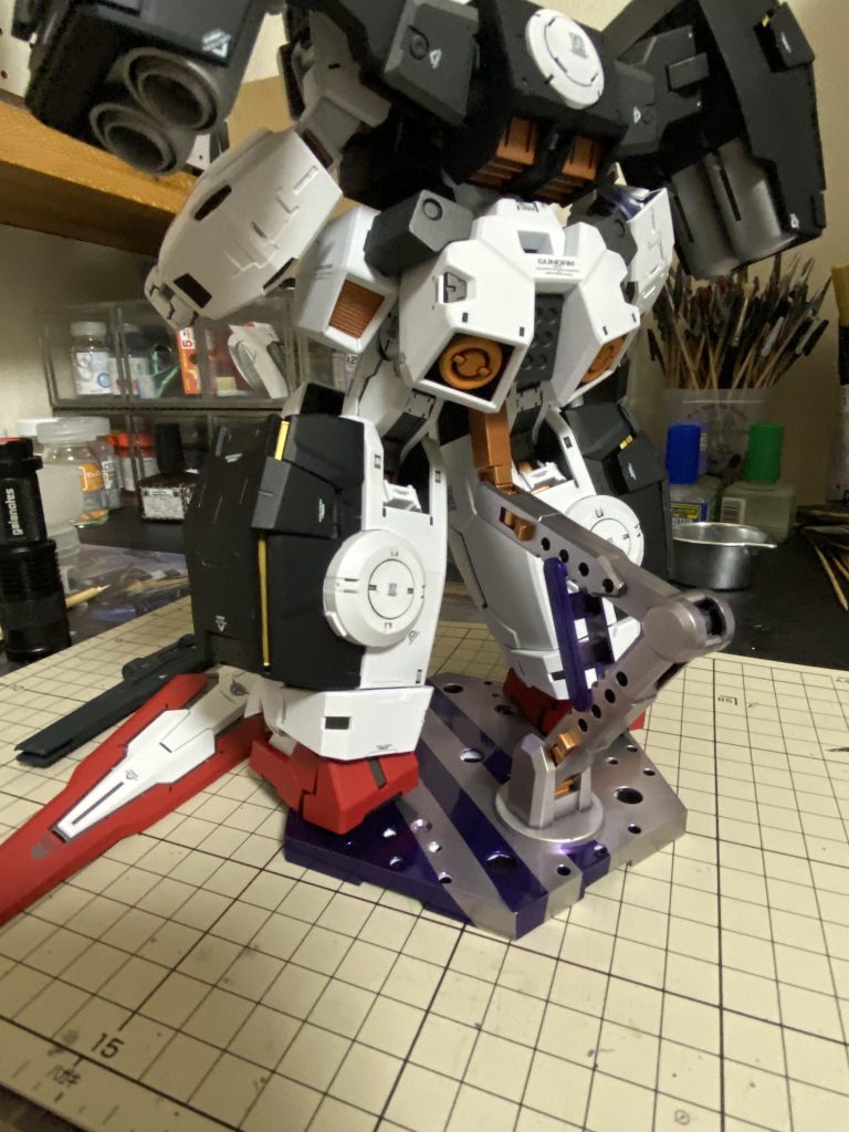 地味に台座も塗装