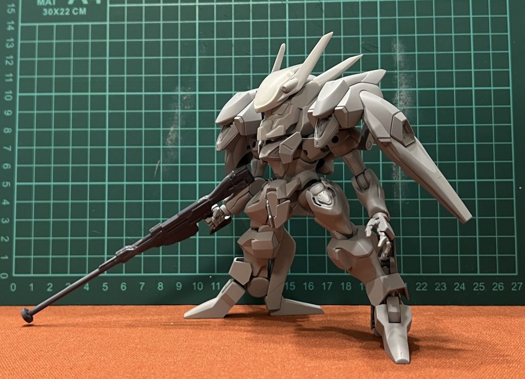 サフ状態です。パテ加工の荒をこの後少しだけ修正しました。