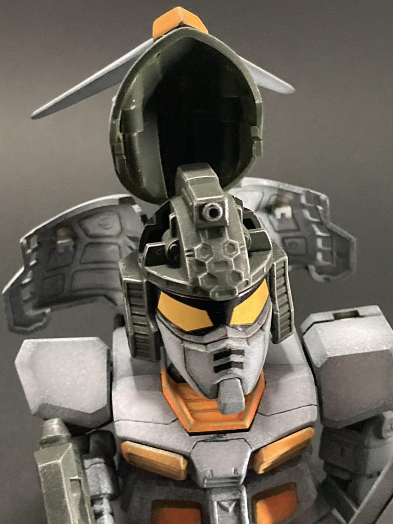 MGの要素をSDに持ち込もうという試みがなされており、内部メカが存在します。