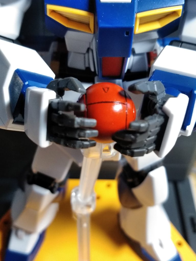 EGニューの横に飾るために、SDGジェネのサザビーより流用しました。