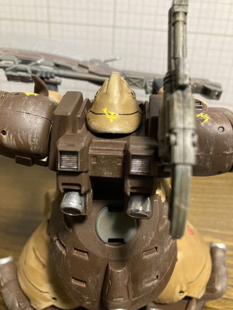 武装は80㎜マシンガン、大型ヒートホーク、バックパックキャノンです。バックパックキャノンに関しては元のものが分からないので自称です  ヒートホークはユニコーンのものを使用しています。