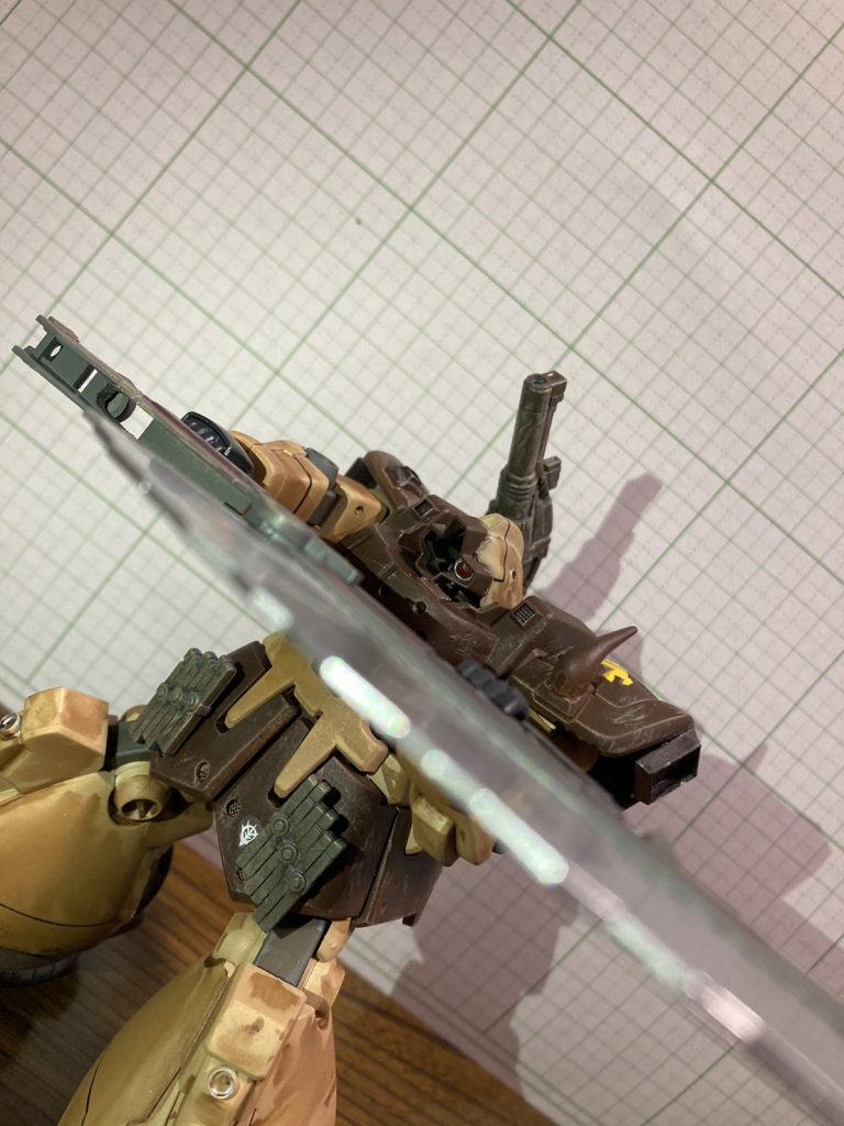 モノアイを動かせるようにした代償なのか、首は動かせなくなってしまいました