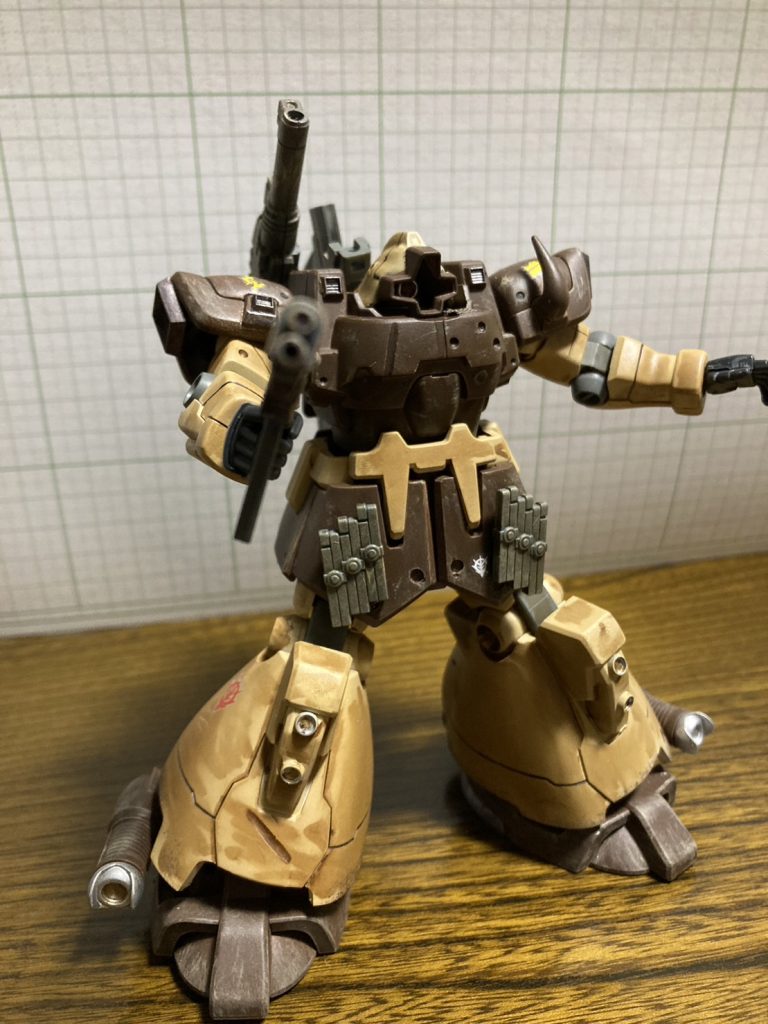 今回行った作業はモノアイの稼働化、スラスターの増加、傷、網パーツ、汚し全般です