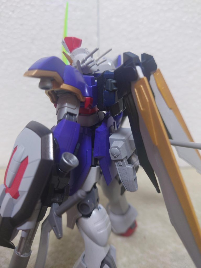 作っていくうちにかさ増しされていくシールド…最終的に上手くまとまったと思うのですが作成中はロックマンに見えてしまいいろいろくっつけましたw