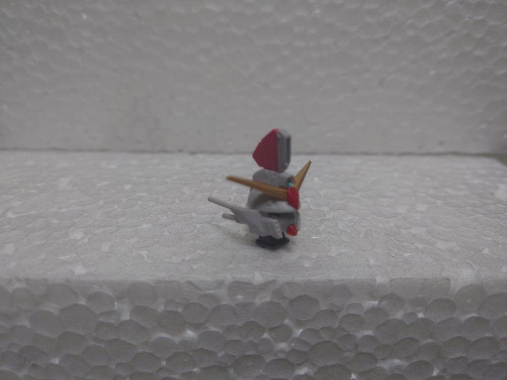 トールギスを意識して頭部にトサカをつけてみたのですができた段階で「あれ…これはG-UNITでは?」と思いガンプラ仲間に見せれば「サンドロック改(EW)かな?w」と言われ中々ウィング素体と思わない感じに。