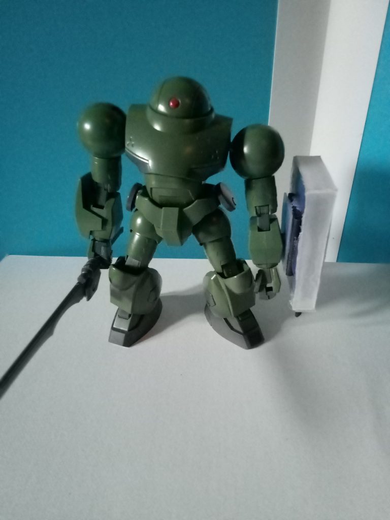 「盾には重さも重要!」という教えの通りに重量を増やす為の加工も内部にしてます。これで盾による質量戦もできるはずです。殴る、打つ、ぶん投げる! 全て重要な戦術です。(だけど、少し重くし過ぎてヘビーシールドになった いや、スパイク付きだから ヘビースパイクシールドが正しいかな)