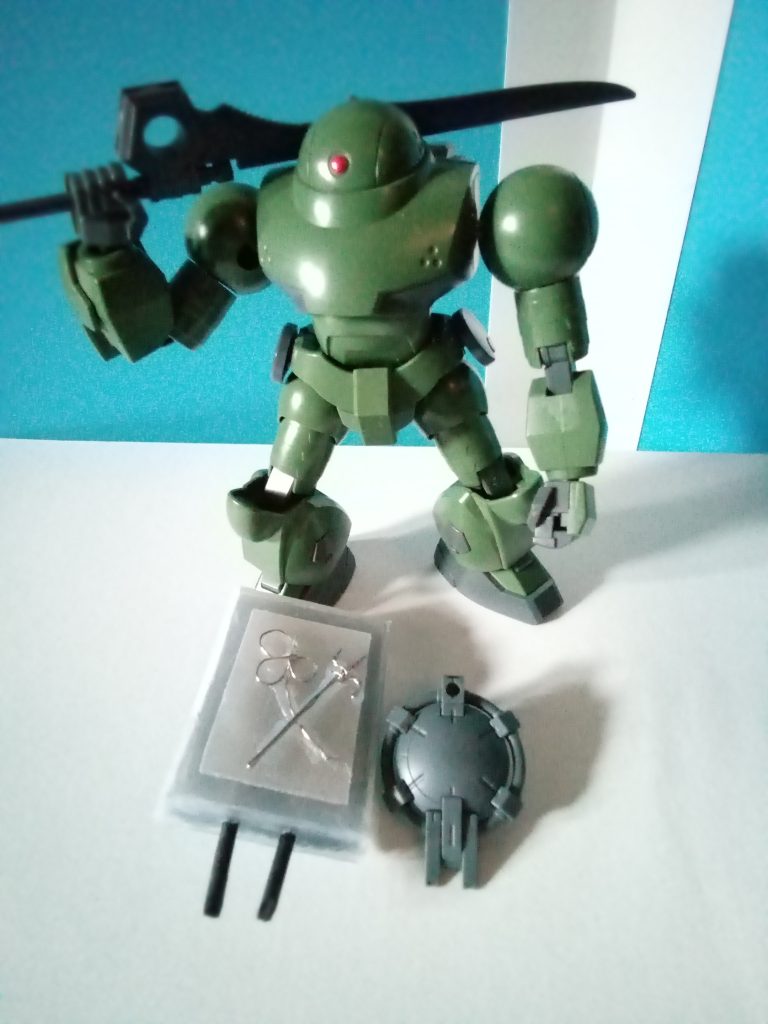 貴女の娘は相も変わらすバックラーの専門のようです。義兄弟からの便りによると、やはりスパイク付きですね血は争えないようです。(写真のバックラーは30MMのポルタノヴァから拝借 あの娘の盾は作る暇が無かったので代用品で勘弁)