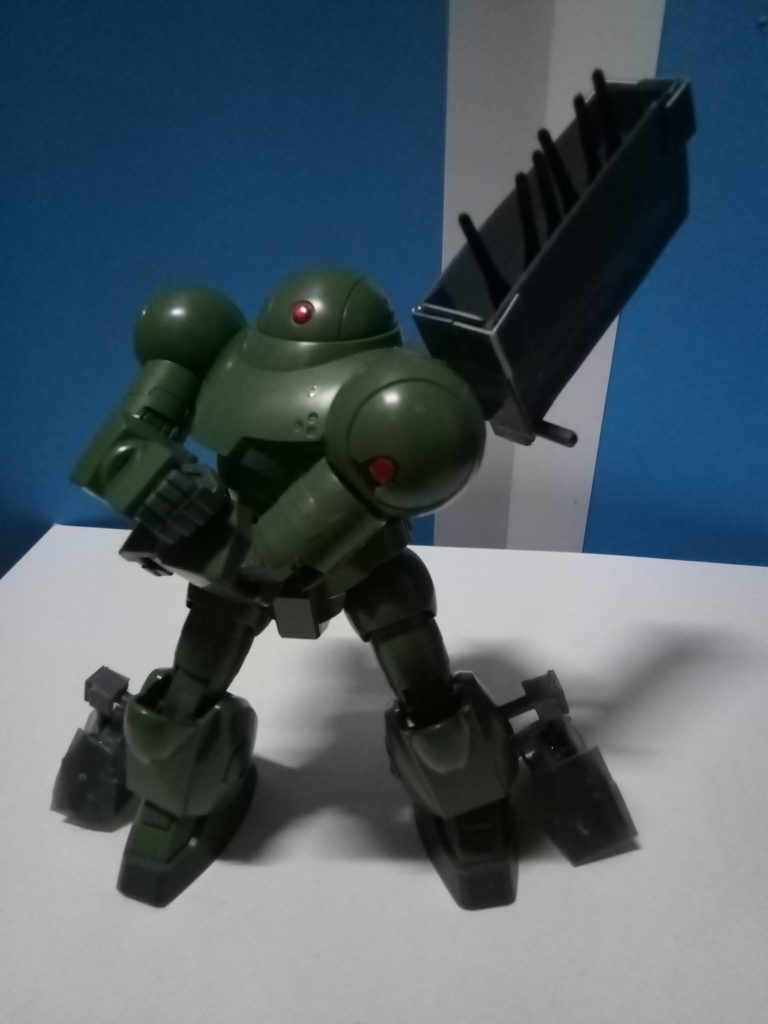ローラーダッシュパーツ(戦利品)打ち捨てられた機体の足に付けられていた装備を失敬。表面の装甲がひしゃげていたり、傷や銃痕もあったりするがとりあえず動くから良しとする。内部のタイヤの間にある杭みたいなやつを使って急速旋回が出来ると修理屋のオヤジは言っていた。 自動追尾型串刺しミサイルモドキ「ダート」(押し売り品)変な格好のやつにいきなり押し売られた謎の兵器。一見ミサイルにも見えるが実態は異なり敵を自動で追尾して串刺しにした後、元の位置へ戻る。飛んで行くやつはダートと言うそうだが実弾やビームをものともせずに敵へ突っ込んで串刺しにするヘビースパイクシールドは貫けなかったようだが他の盾やら装甲やらはぶち抜かれている。中装甲辺りまでなら問題なさそうだが、恐ろしい兵器だ。