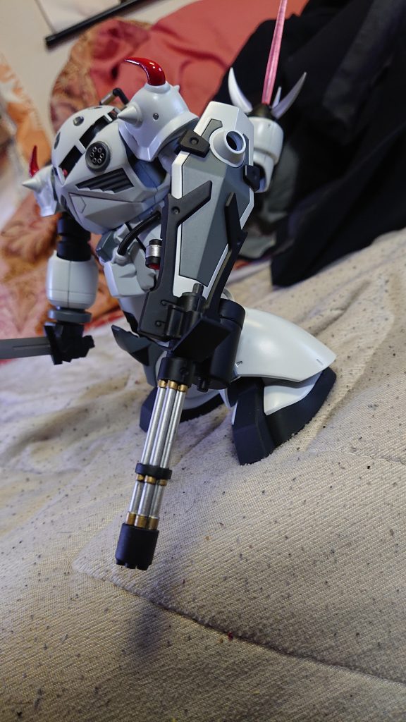 グフカスタムのシールドガトリング、この機体の主武装になります。