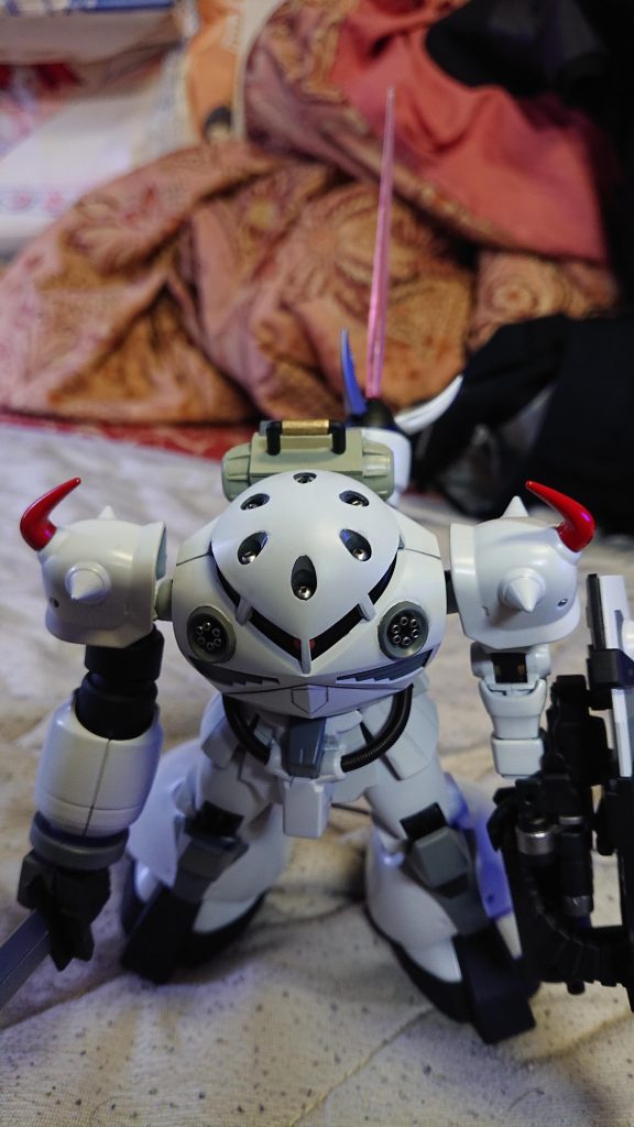 胸部ガトリングガン、そして頭部ロケット弾になります。