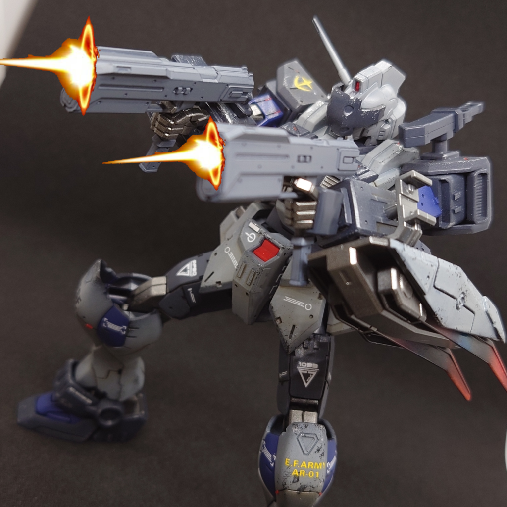 アサルトガン ショーティハンドガンモデルの射撃武装は連射性能に優れ、中〜近距離において効果を発揮する。威力は申し分なく超硬スチール合金を容易く貫通する。