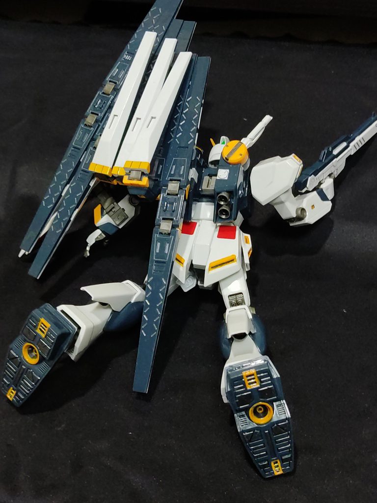 バックショット。足裏も頑張って色分けしました。