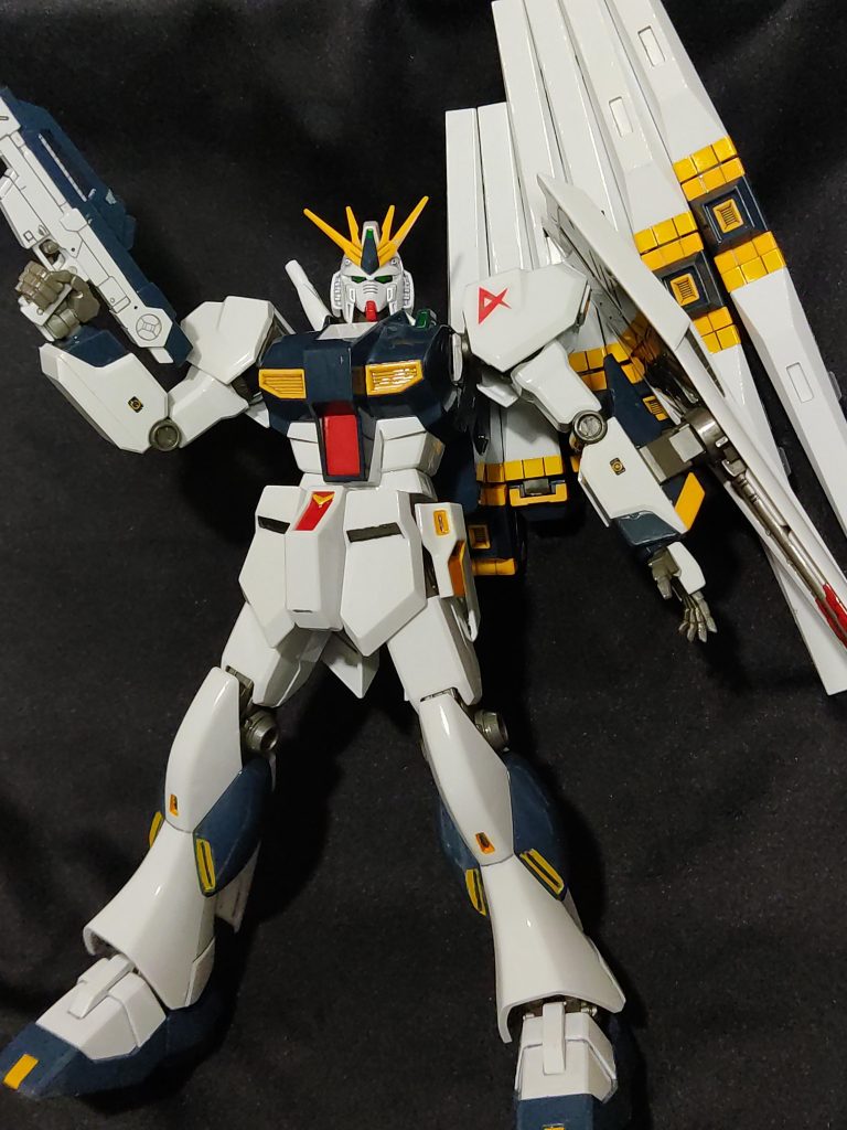 何といっても大変だったのは、全て筆塗りでツヤ出ししたことです。パーツごとにちまちま塗っては乾かし…よく見るとムラがたくさんありますが、やってるうちにだんだん上手くなってるのが実感できました。