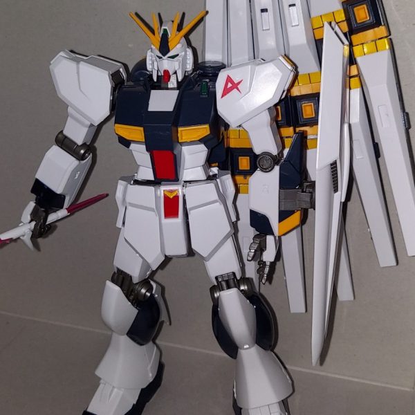 νガンダム　完成ー