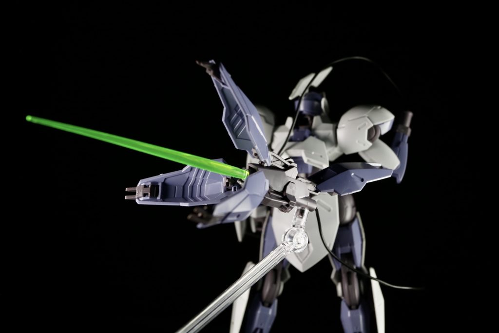 【ビームブレイザー】戦術複合装備としてのデザインが素敵。ターンXの様なマニピュレーター感があるが、細かい動作は出来なさそうだ。