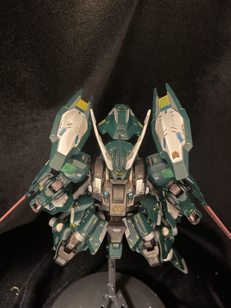 ちょこっとだけ筋彫りなどディテールアップ。