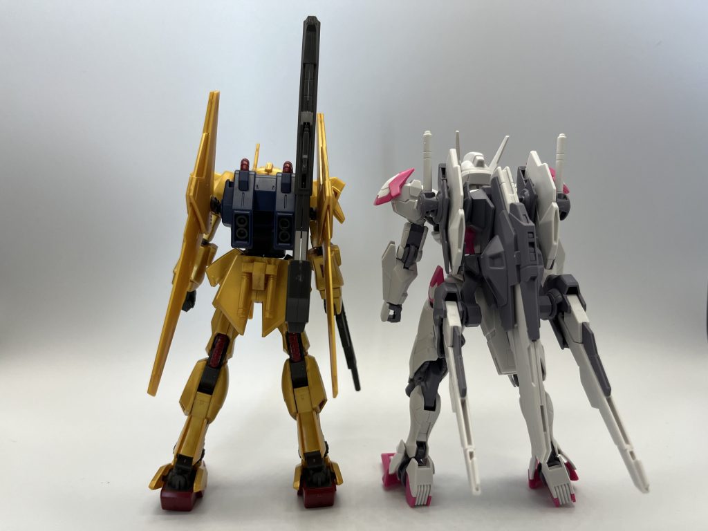 百式とルブリスの素組画像(背面)