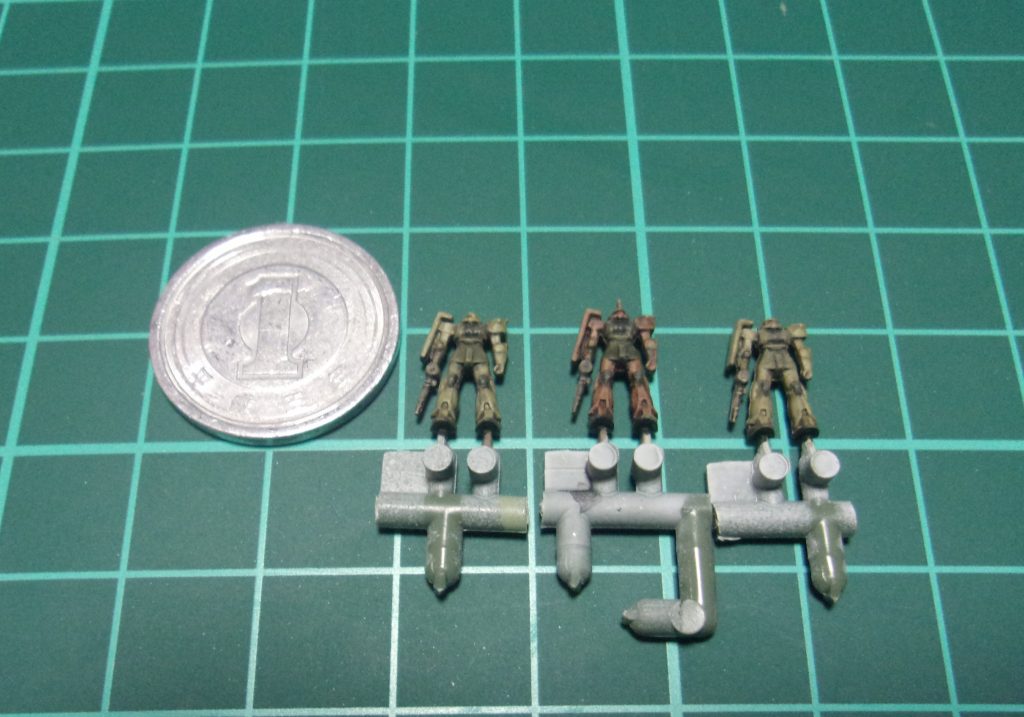 こいつらのモノアイ描き込むのが大変でした。