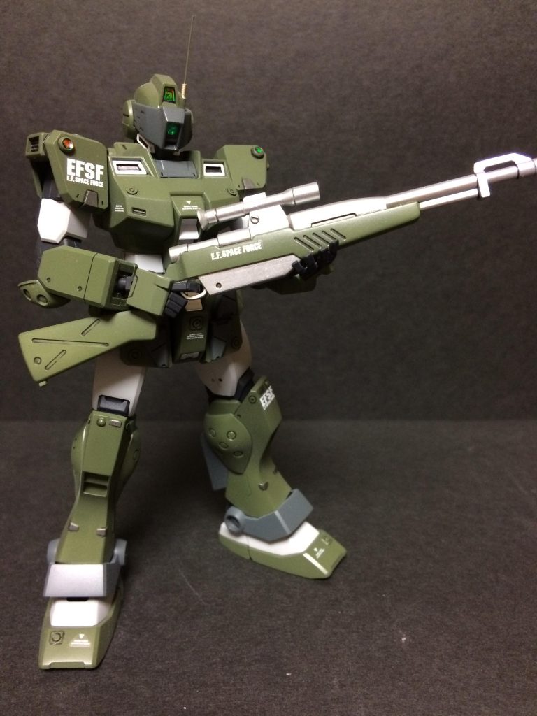 機体の各部にディテールアップパーツやエッチングパーツを貼ったりして、密度を少し上げました。