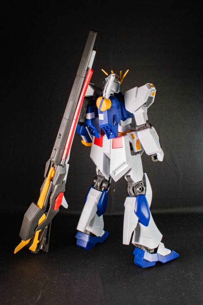 バック:EGなので武装も簡素です。ライフルとか盾もなし。足のゴツさが際立ちます。